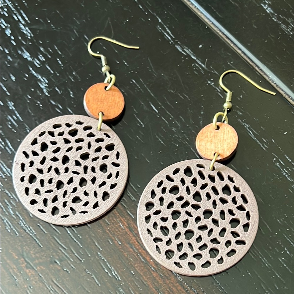Laser cut wood Earrings-NWT